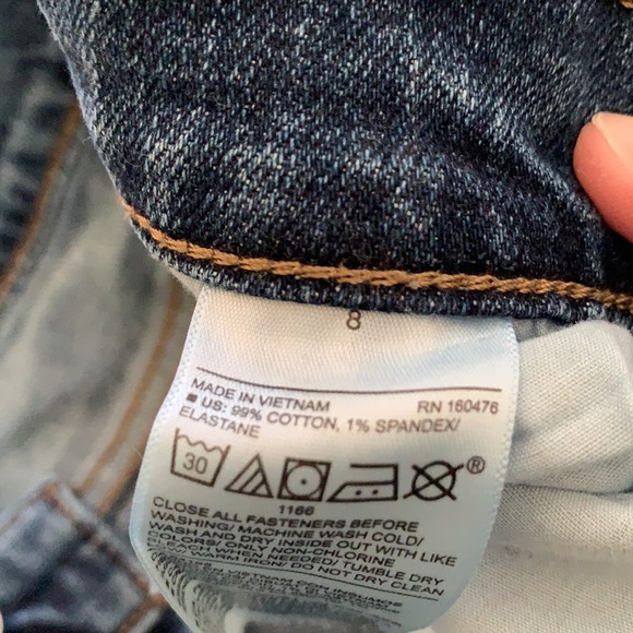 Old Navy Womenns Boyfriend Mid-Rise Ripped Denim Jeans Size 8 - Picture 4 of 4